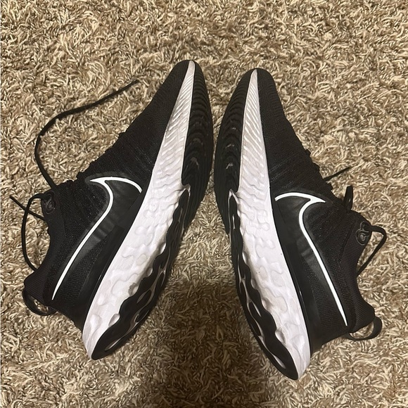 Nike React - Picture 1 of 3